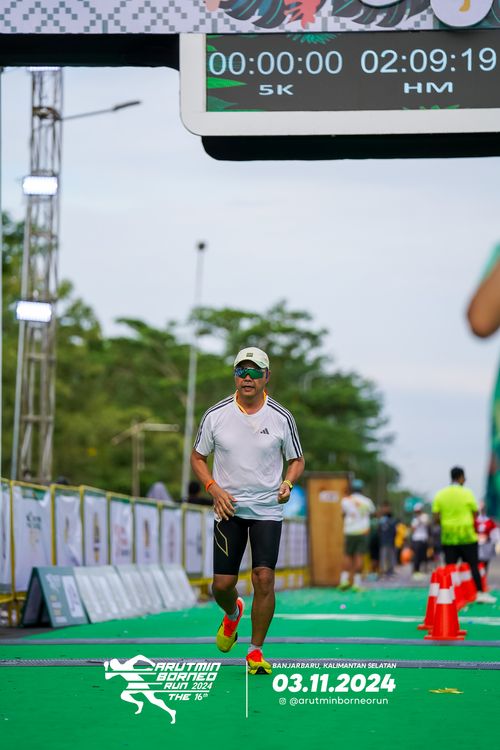 Race photo from Arutmin Borneo Run 2024
