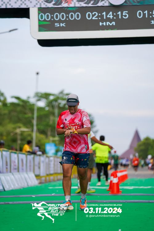Race photo from Arutmin Borneo Run 2024