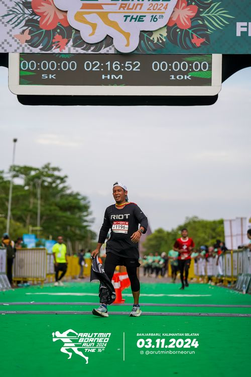 Race photo from Arutmin Borneo Run 2024