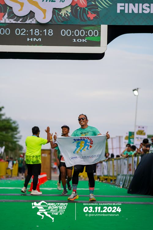 Race photo from Arutmin Borneo Run 2024