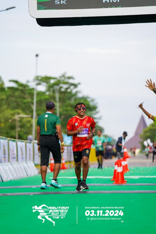 Race photo from Arutmin Borneo Run 2024