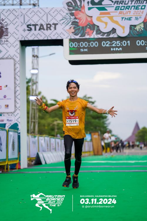Race photo from Arutmin Borneo Run 2024