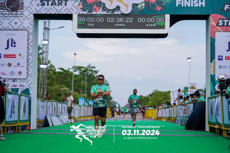 Race photo from Arutmin Borneo Run 2024