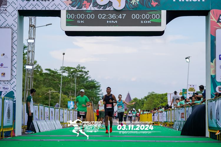 Race photo from Arutmin Borneo Run 2024
