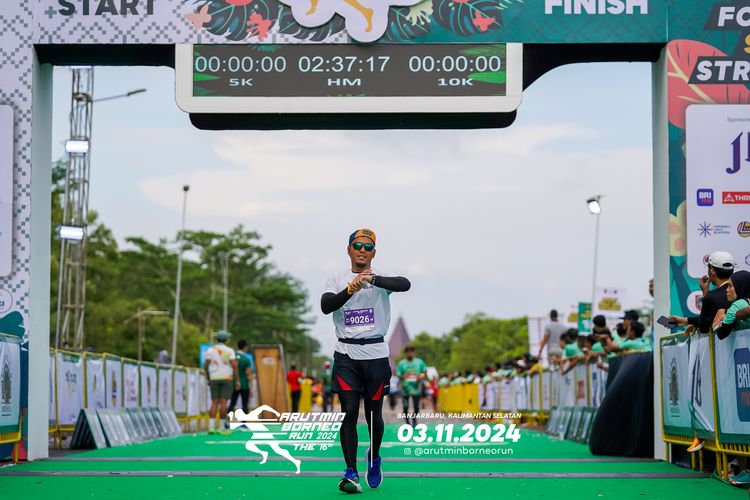 Race photo from Arutmin Borneo Run 2024