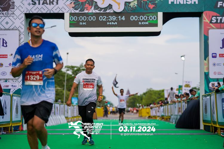 Race photo from Arutmin Borneo Run 2024