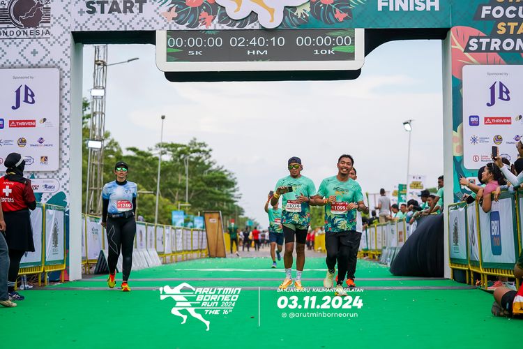 Race photo from Arutmin Borneo Run 2024