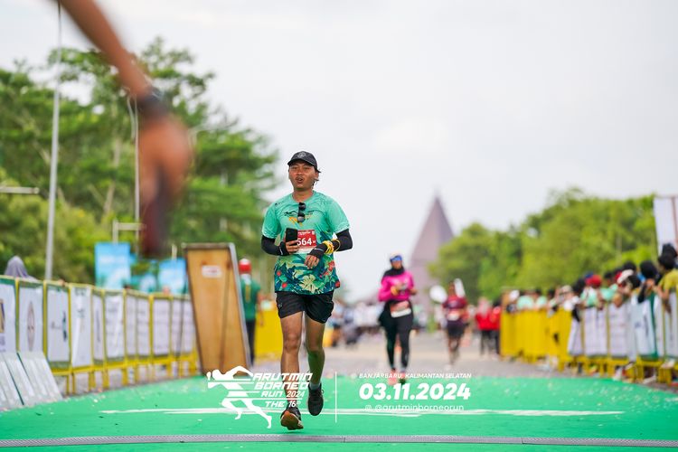 Race photo from Arutmin Borneo Run 2024