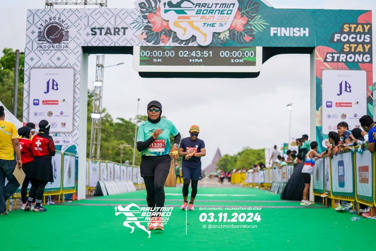 Race photo from Arutmin Borneo Run 2024