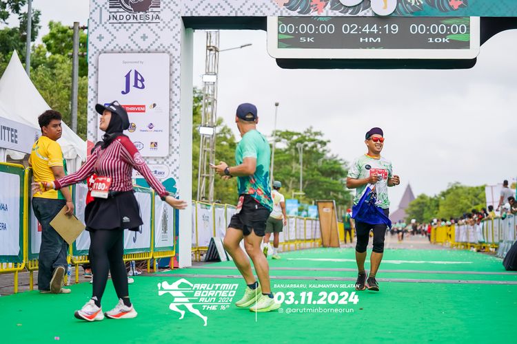 Race photo from Arutmin Borneo Run 2024