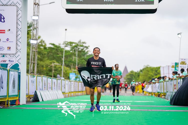 Race photo from Arutmin Borneo Run 2024