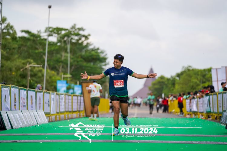 Race photo from Arutmin Borneo Run 2024