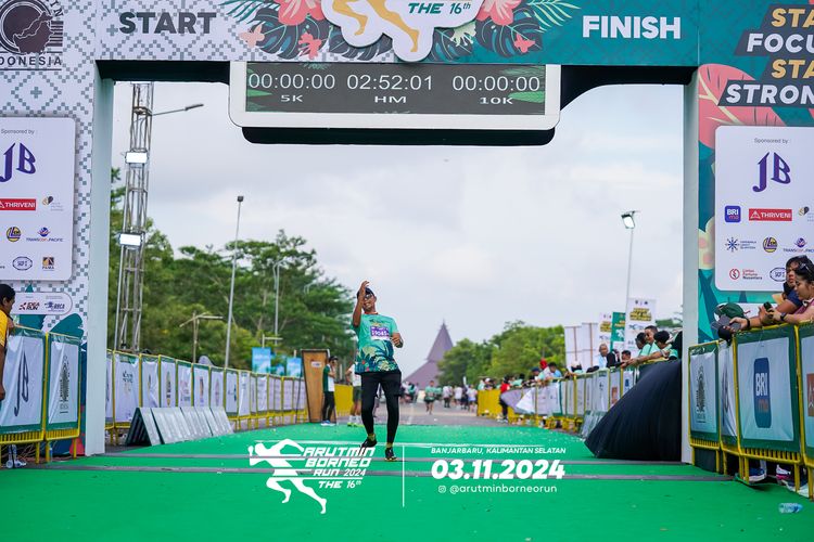 Race photo from Arutmin Borneo Run 2024