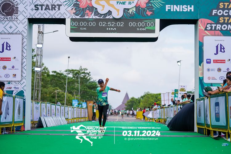 Race photo from Arutmin Borneo Run 2024