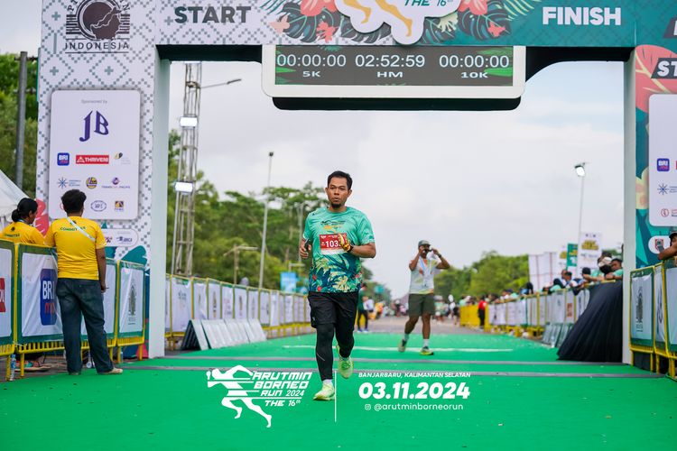 Race photo from Arutmin Borneo Run 2024