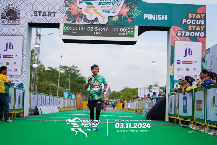 Race photo from Arutmin Borneo Run 2024