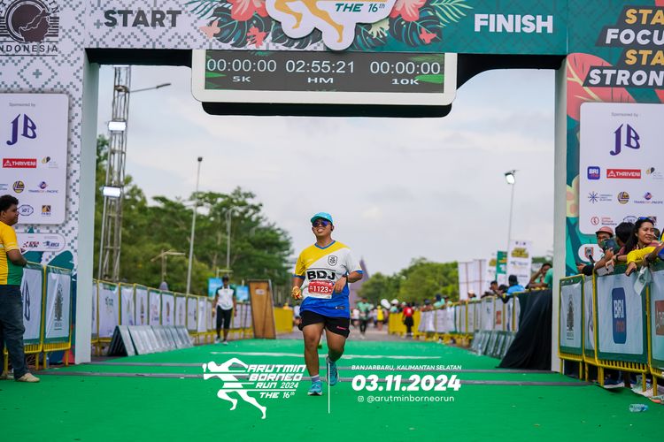 Race photo from Arutmin Borneo Run 2024