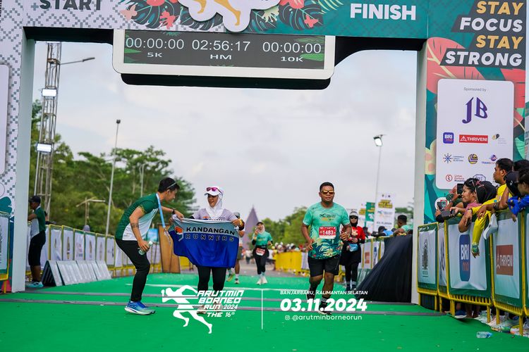 Race photo from Arutmin Borneo Run 2024