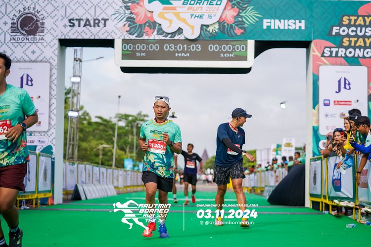 Race photo from Arutmin Borneo Run 2024