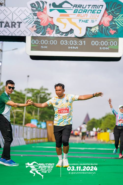 Race photo from Arutmin Borneo Run 2024