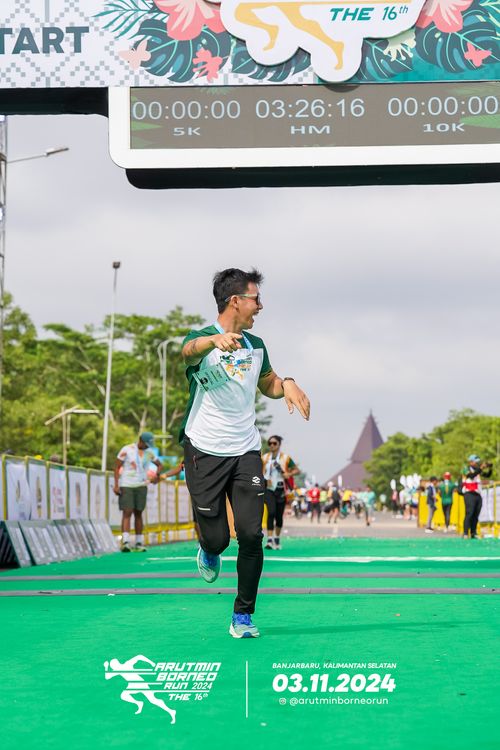 Race photo from Arutmin Borneo Run 2024