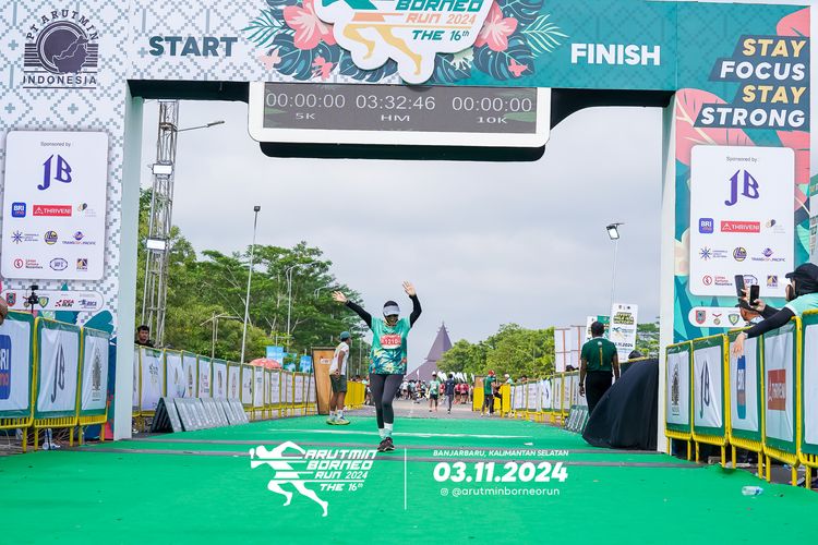 Race photo from Arutmin Borneo Run 2024