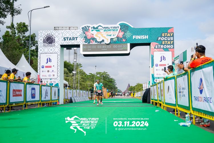 Race photo from Arutmin Borneo Run 2024
