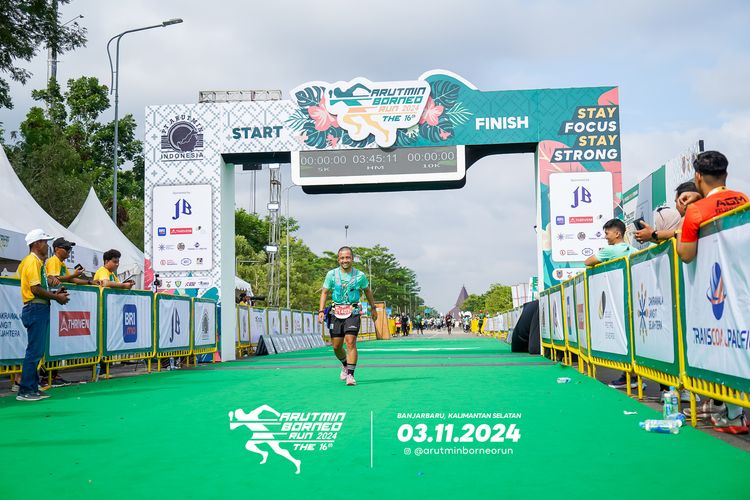 Race photo from Arutmin Borneo Run 2024
