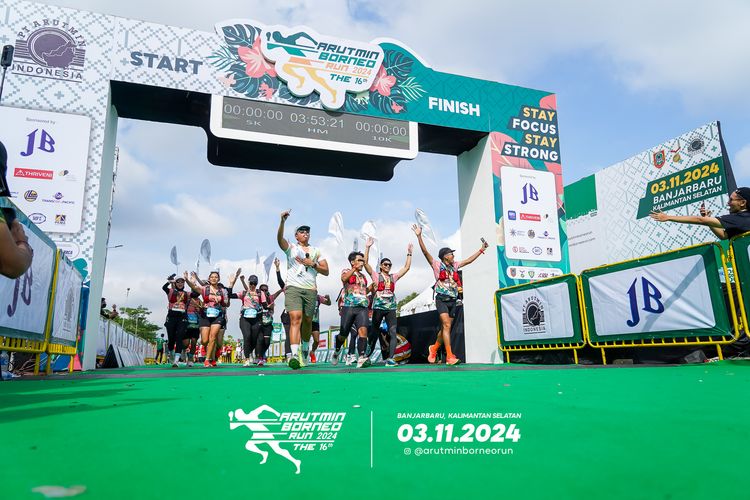 Race photo from Arutmin Borneo Run 2024