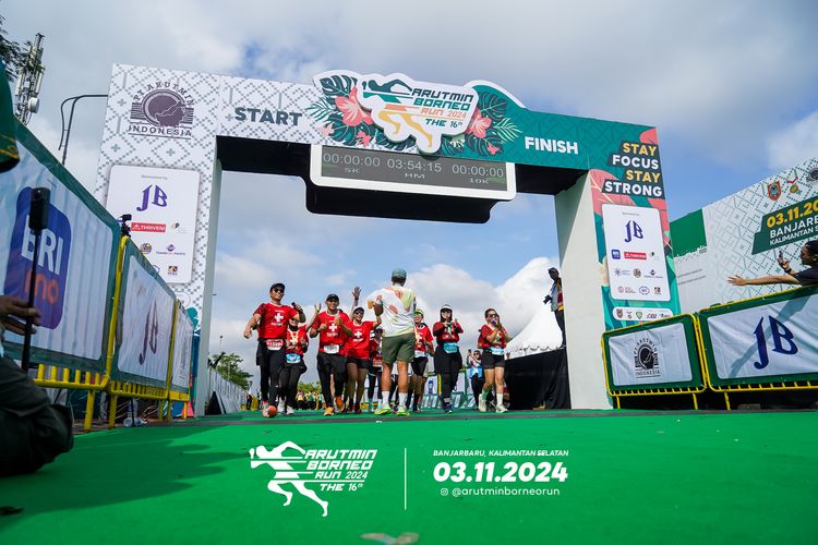Race photo from Arutmin Borneo Run 2024