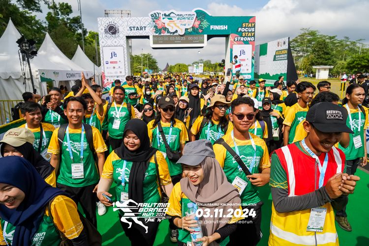 Race photo from Arutmin Borneo Run 2024