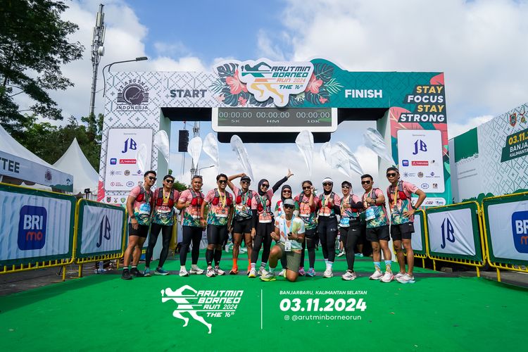 Race photo from Arutmin Borneo Run 2024