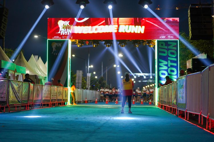 Race photo from PIK NITE RUN 2025