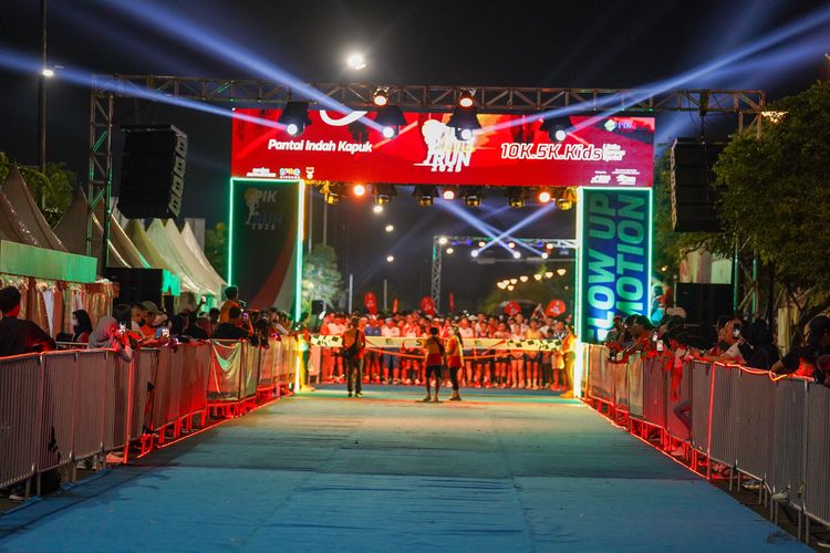 Race photo from PIK NITE RUN 2025