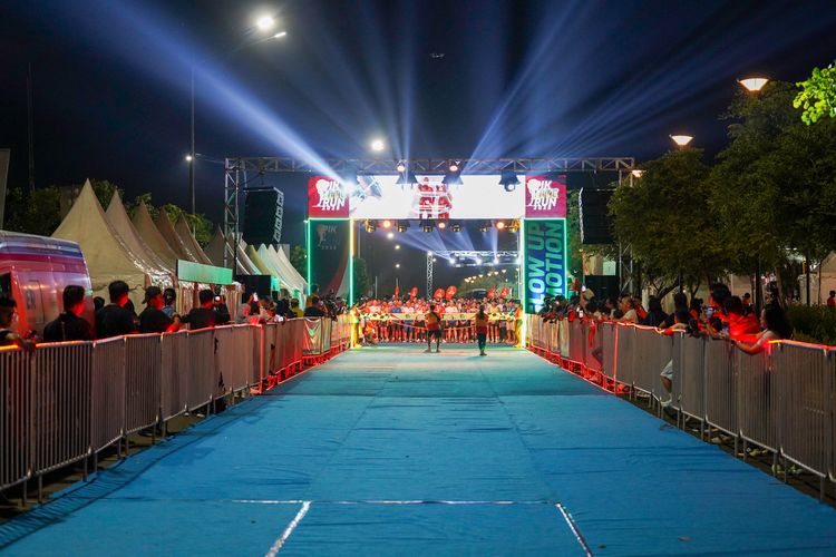 Race photo from PIK NITE RUN 2025