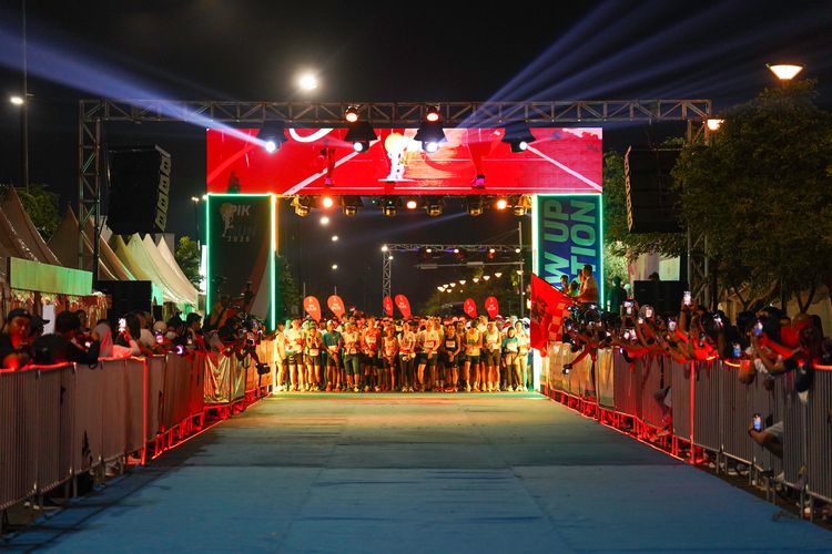 Race photo from PIK NITE RUN 2025