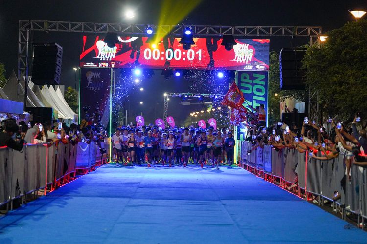 Race photo from PIK NITE RUN 2025