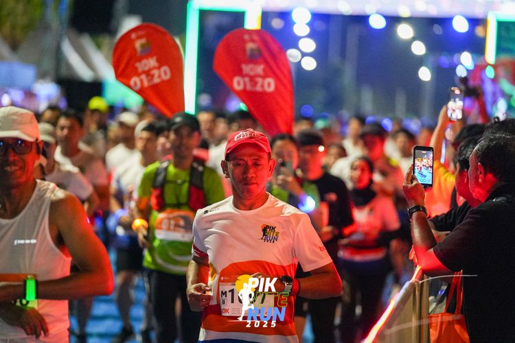 Race photo from PIK NITE RUN 2025