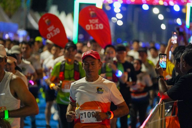 Race photo from PIK NITE RUN 2025