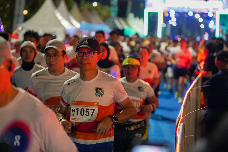 Race photo from PIK NITE RUN 2025