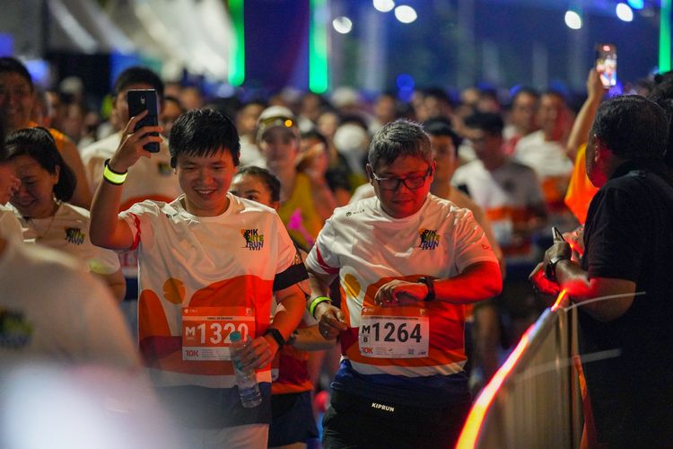 Race photo from PIK NITE RUN 2025