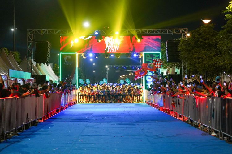 Race photo from PIK NITE RUN 2025