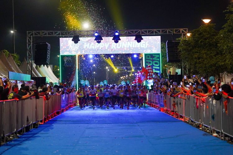 Race photo from PIK NITE RUN 2025