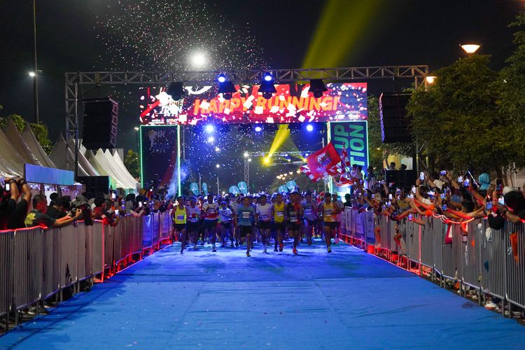 Race photo from PIK NITE RUN 2025