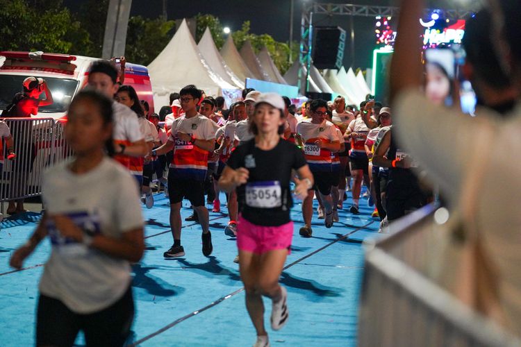 Race photo from PIK NITE RUN 2025