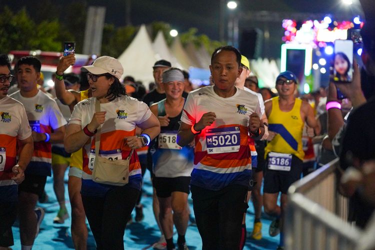 Race photo from PIK NITE RUN 2025