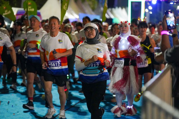 Race photo from PIK NITE RUN 2025
