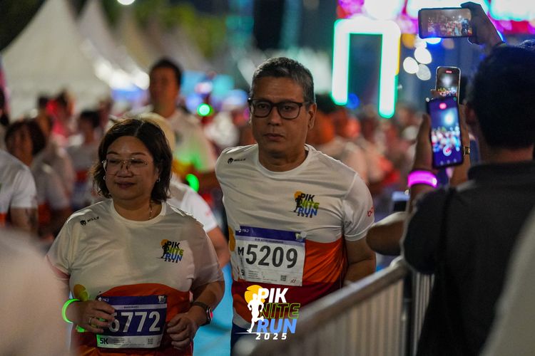 Race photo from PIK NITE RUN 2025