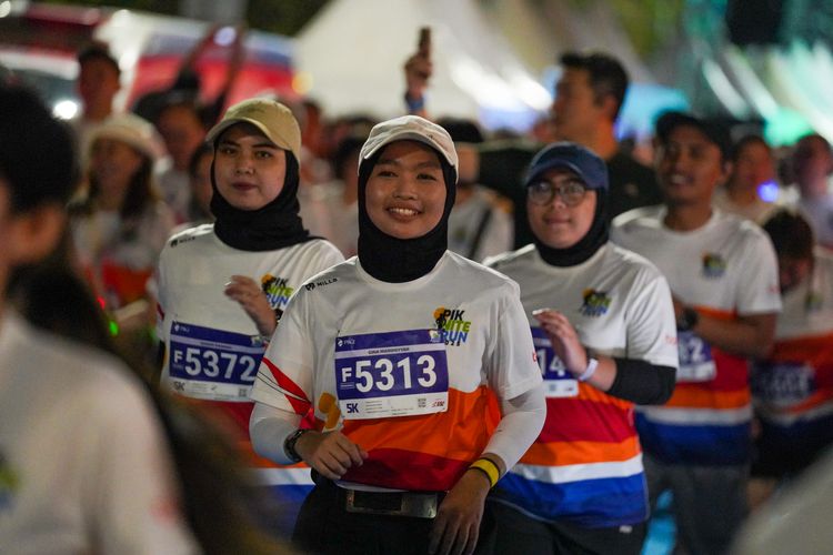 Race photo from PIK NITE RUN 2025