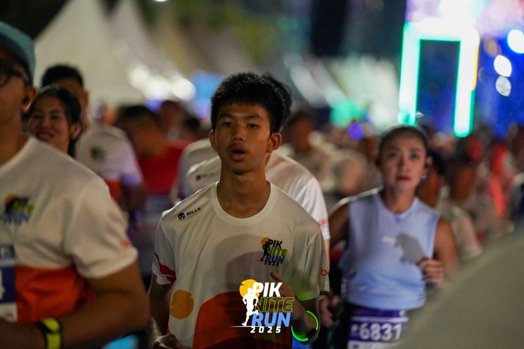 Race photo from PIK NITE RUN 2025